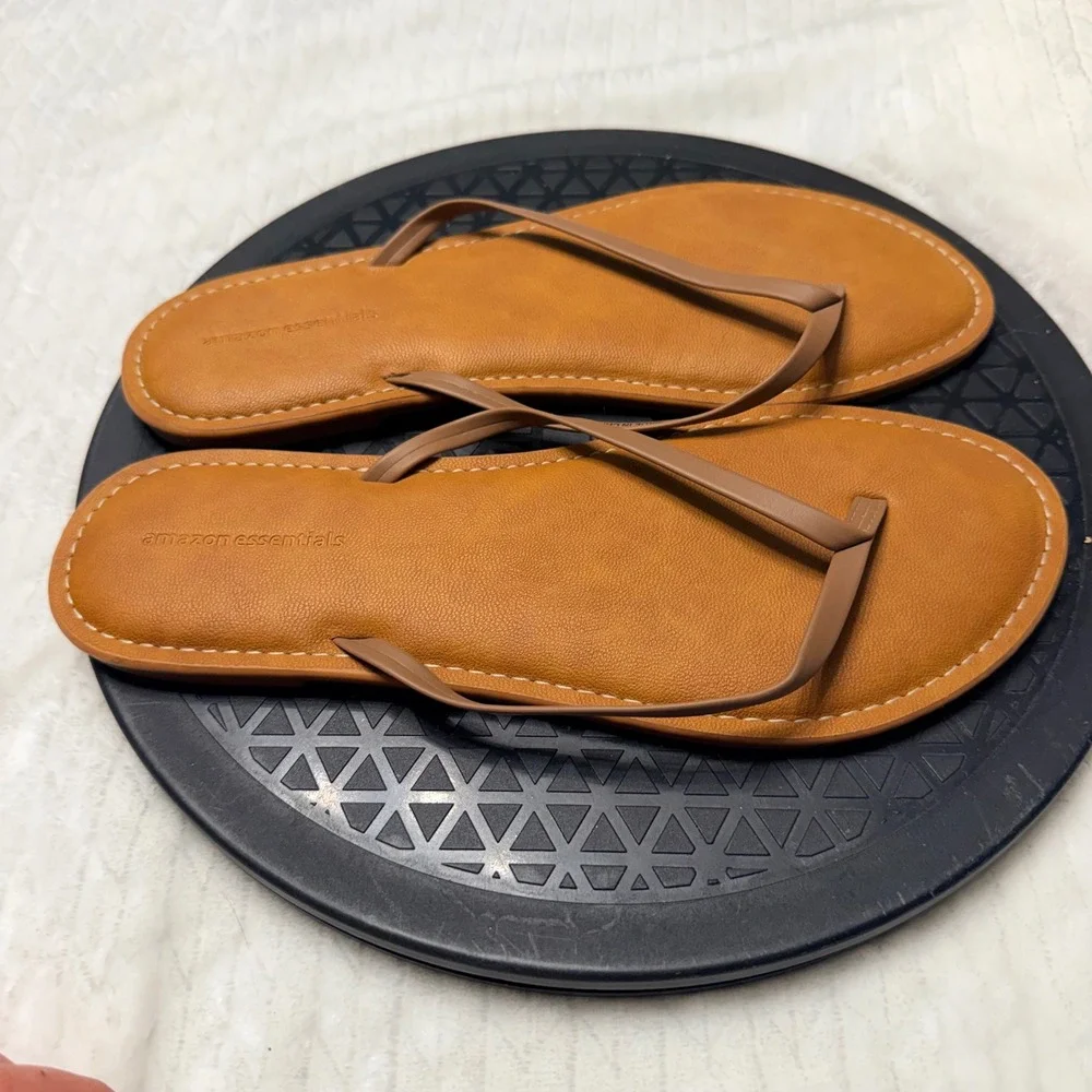 Amazon Essentials Womens 9W Tan Casual Thong Sandal Flat Flip Flop